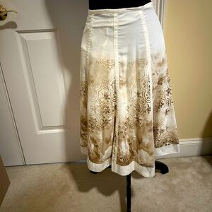 Beautiful size 2 brown and beige Apostrophe skirt with lining!